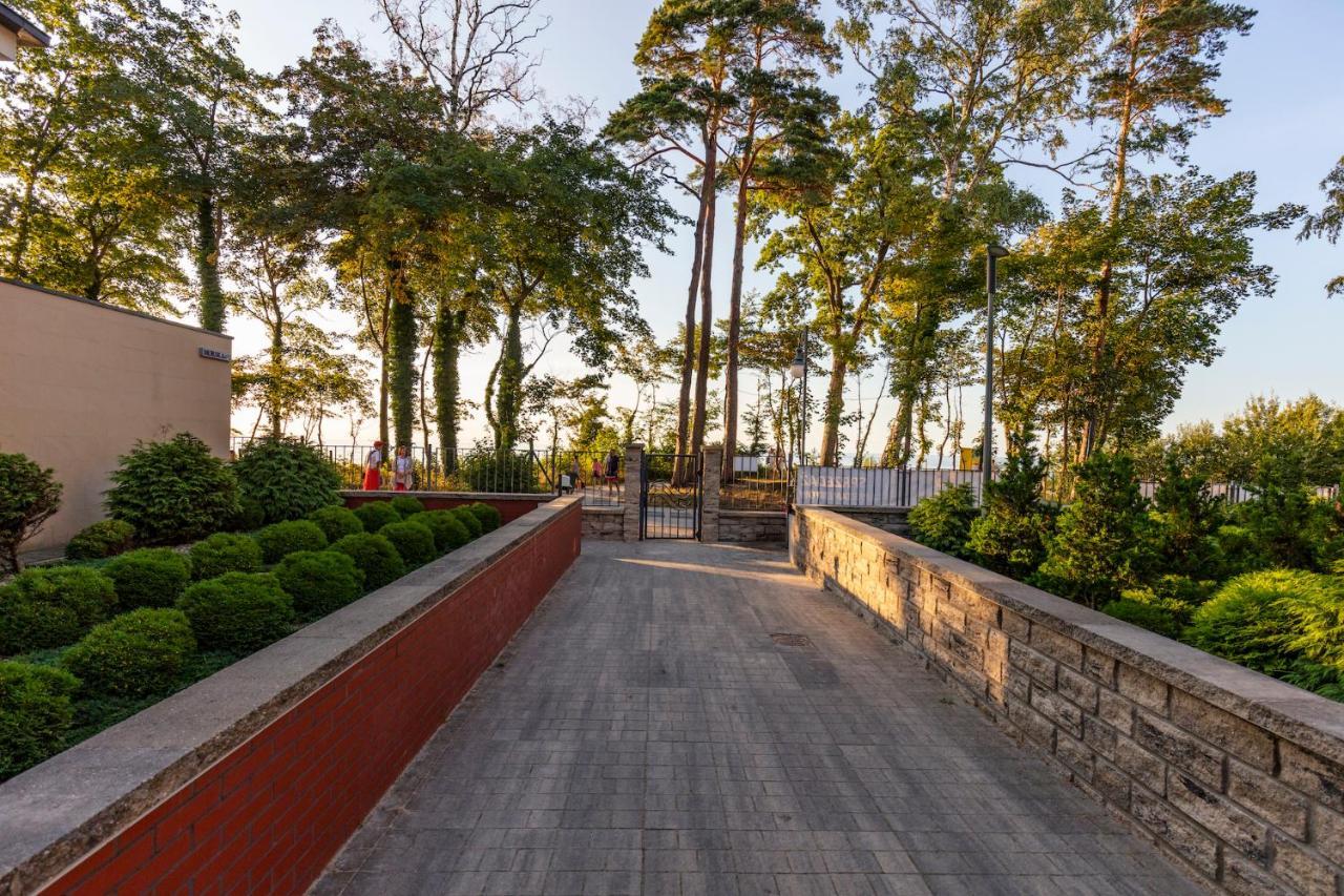 Apartament 7M Z Basenem W Jednym Budynku Klifowa Rewal Bon Turystyczny !!! Free Private Parking Exterior photo